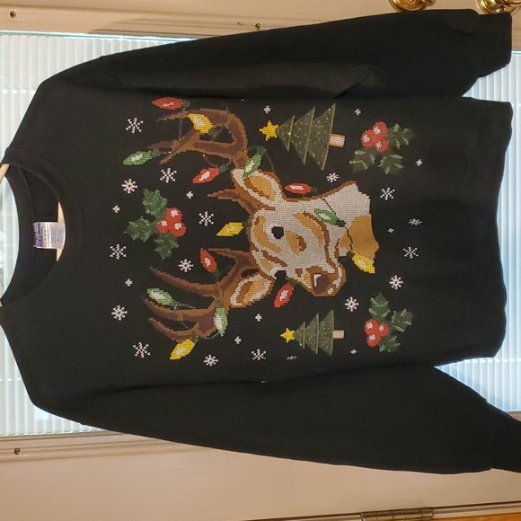 ❤️💚 Christmas Black Tangled Reindeer crewneck sweatshirt ❤️💚 1 Small left!! - Picture 7 of 10